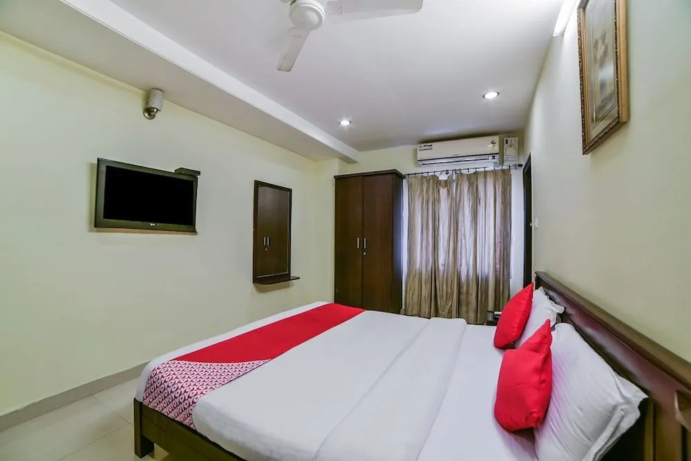 OYO 15729 Royal Stay
