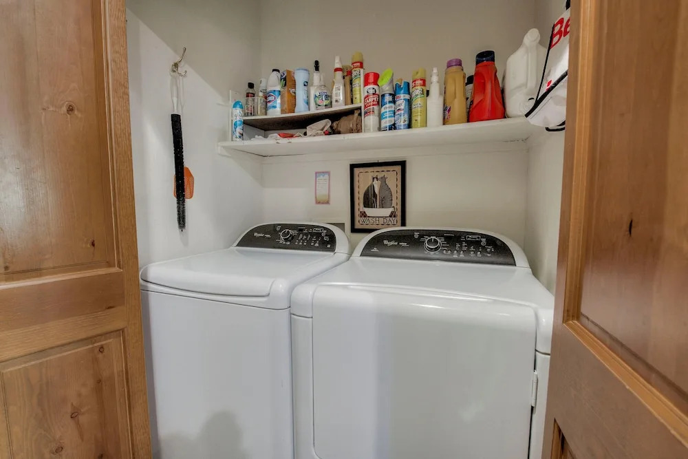 Beautiful Unit in Quiet Area w/ Shuttle to Slopes