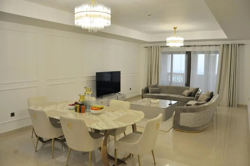Spacious 4 bd and 2 bd apartments with amazing Sea view