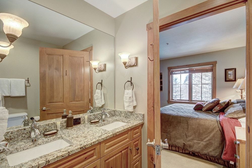8594 Expedition Station 1 Bedroom Condo by RedAwning