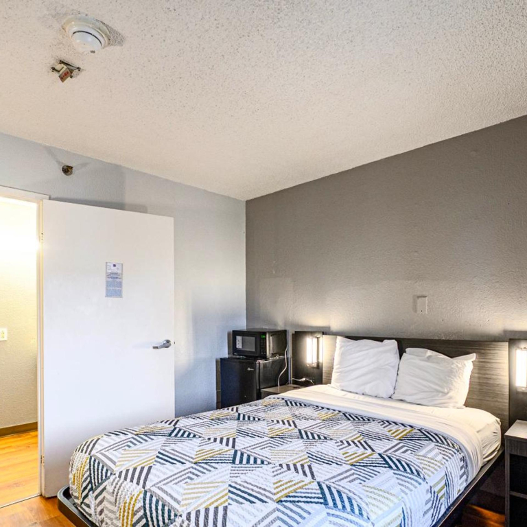 Motel 6-Wethersfield, CT - Hartford