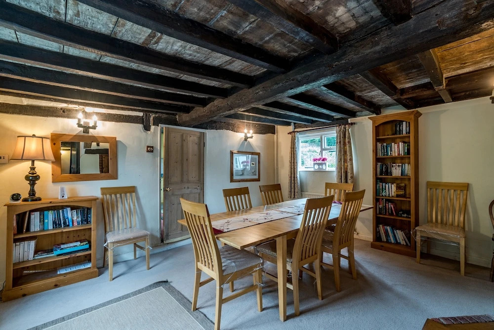 Yew Tree Cottage- Sleeps 12 Garden & Pet-Friendly