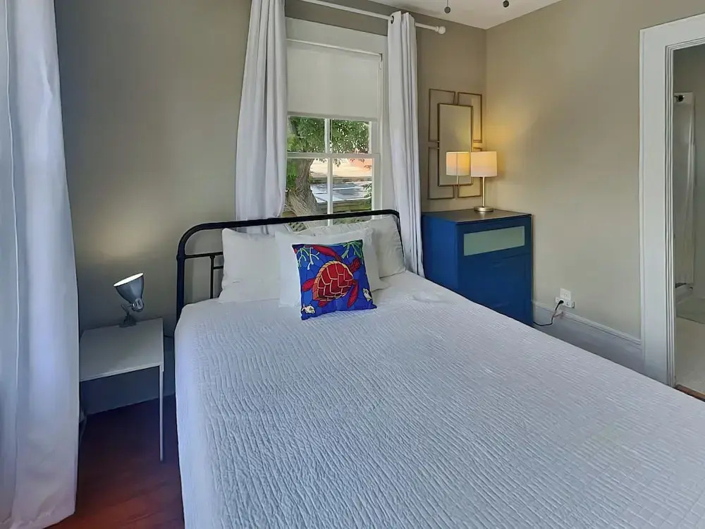 Sealy Street Duo by Ryson Vacation Rentals