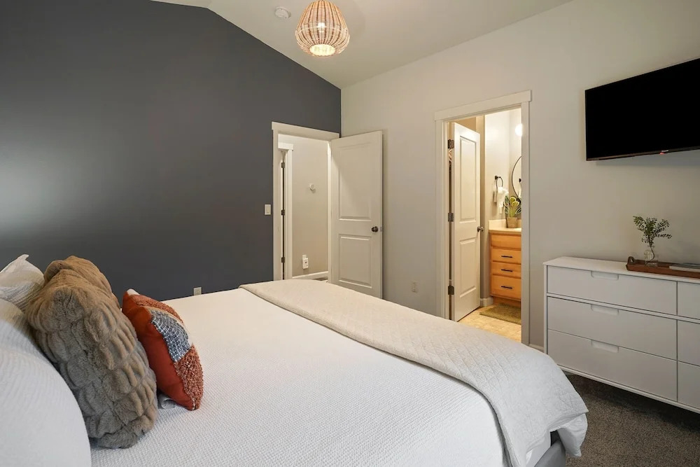 Beaumont 3 Bedroom Home by RedAwning