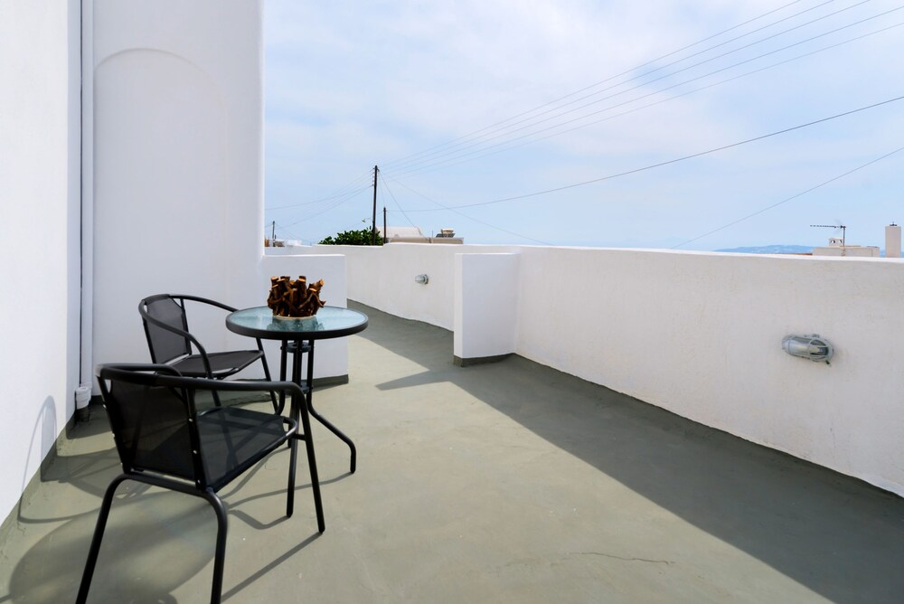 Anthelea Santorini Hotel