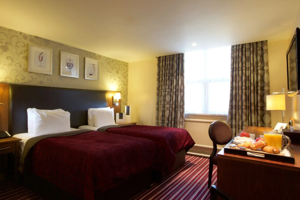 Gloucester Robinswood Hotel By Sunday