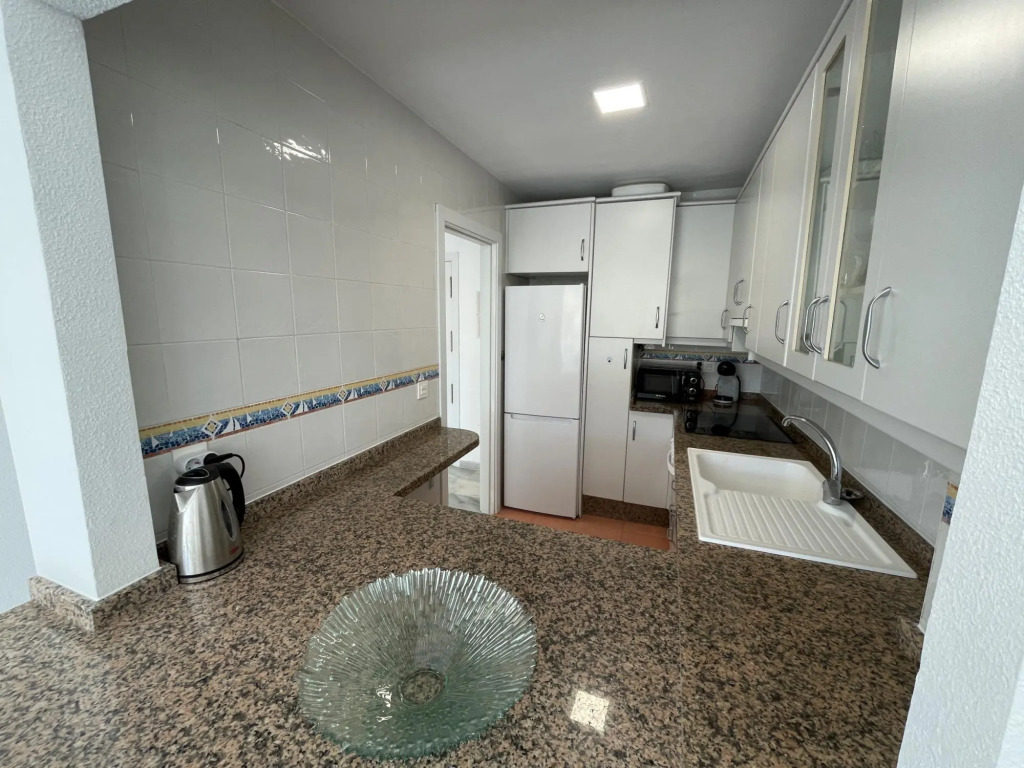 South facing apartment, 7 mins walk from beach