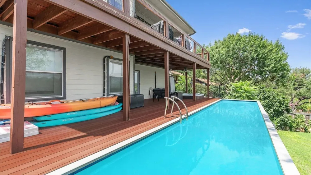 Lakefront Retreat w Pool, Hot Tub & Stunning Views