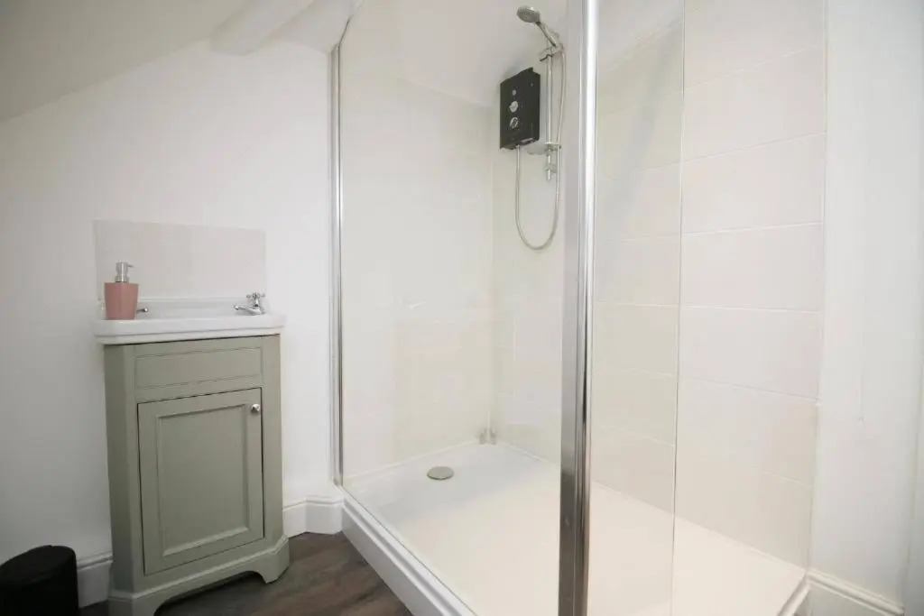 16 North Road Flat 4 by Mia Living Free Parking On Site