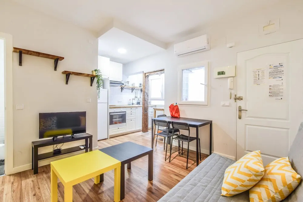 Room to Rent Plaza de Chueca Apartment