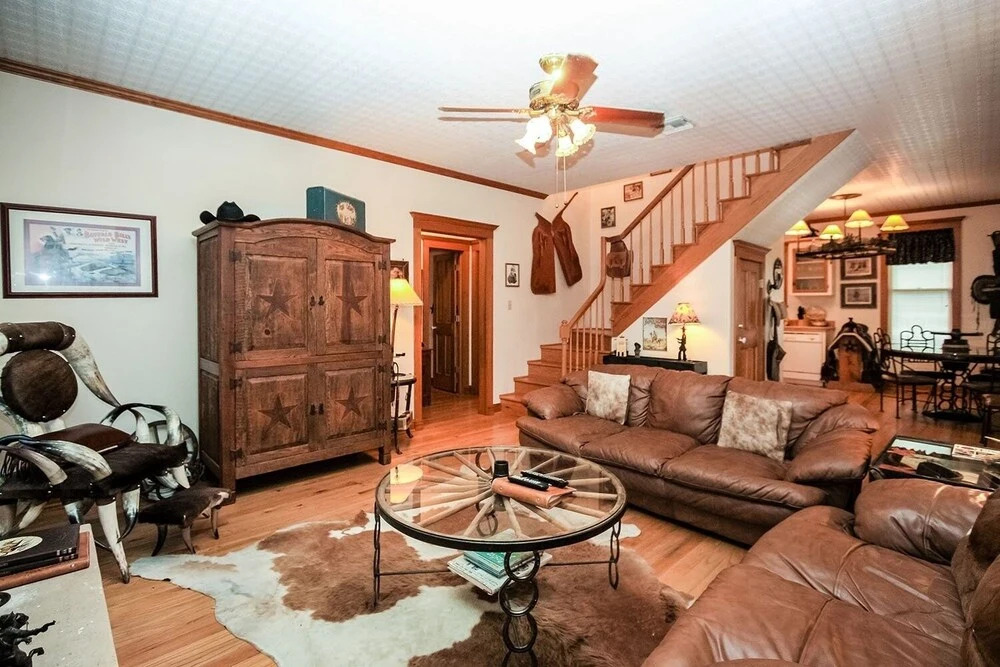 Texana Guesthouse 3 Bedroom Home by Redawning