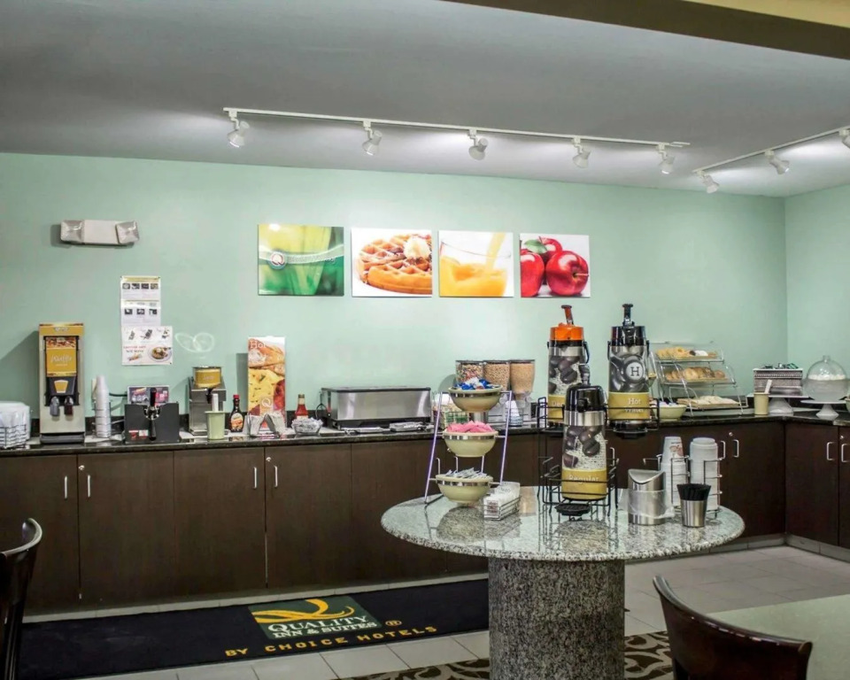 Copley Inn & Suites By OYO Akron OH