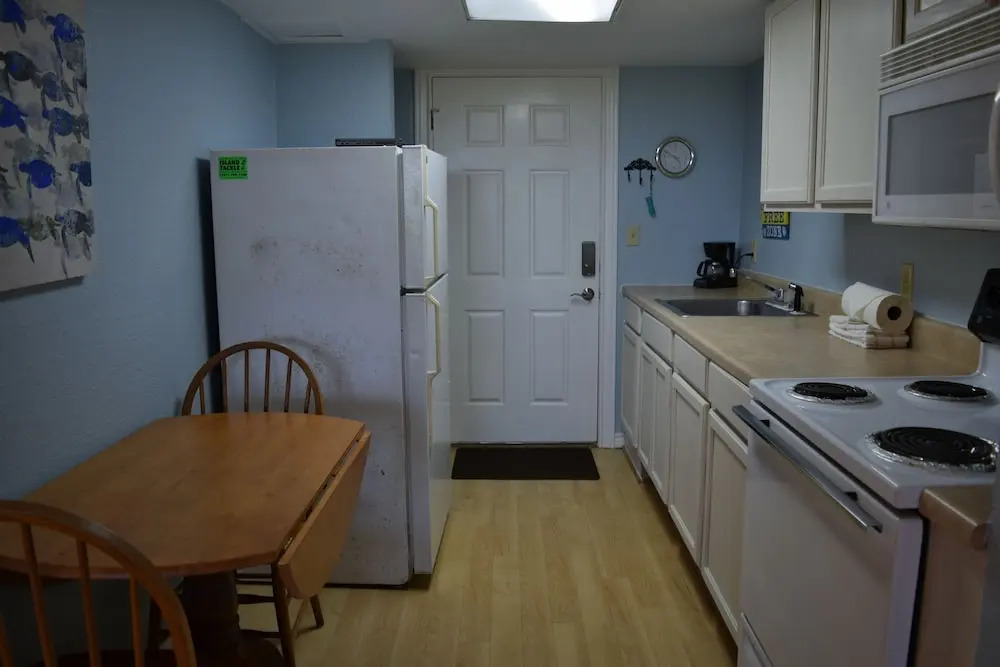 121 Sea Breeze Smooth Sailing - One Bedroom Condo