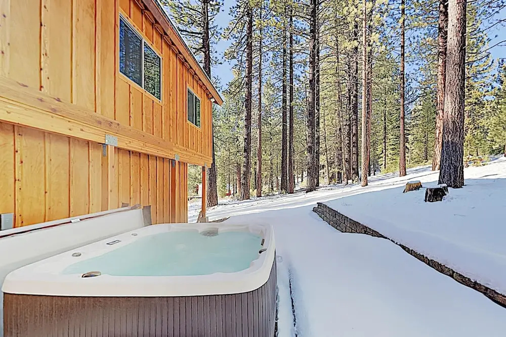 Lavish New-build: Private Hot Tub & 2 Living Areas 4 Bedroom Home