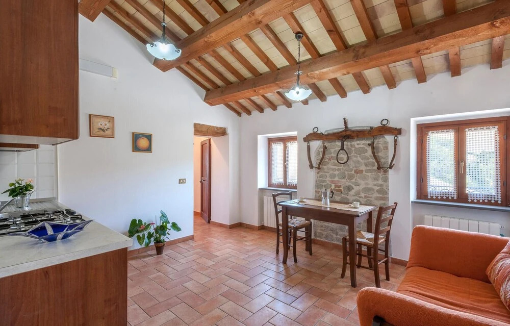 Lovely Home In Tolentino With Kitchen