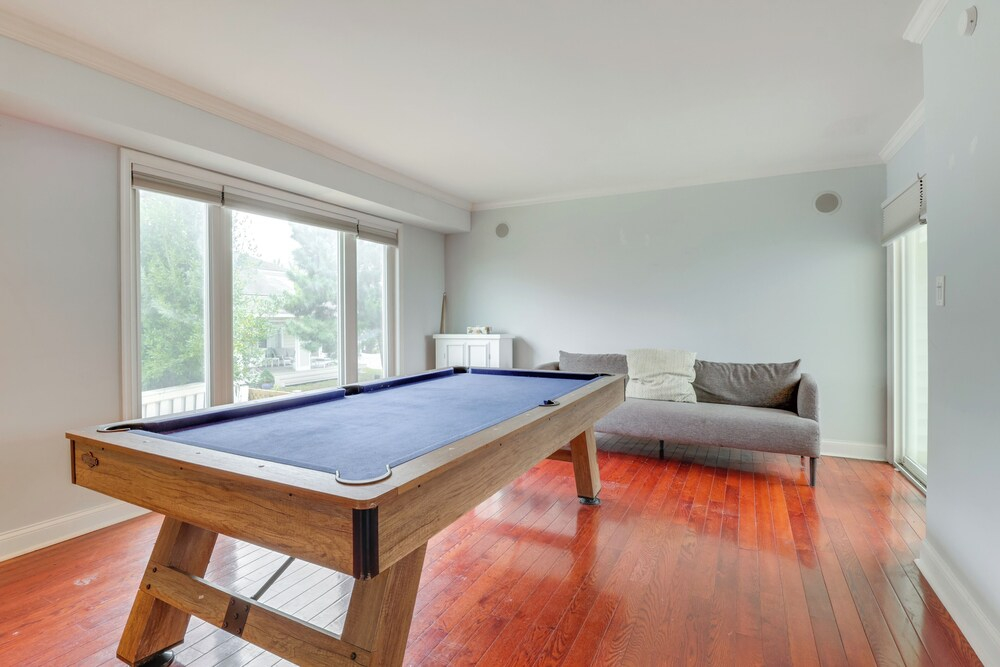 Pets Welcome: Beachfront Family Retreat in Norfolk