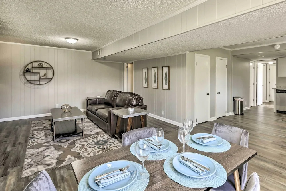 Garden-level Hendersonville Apt: 20 Mi to Broadway
