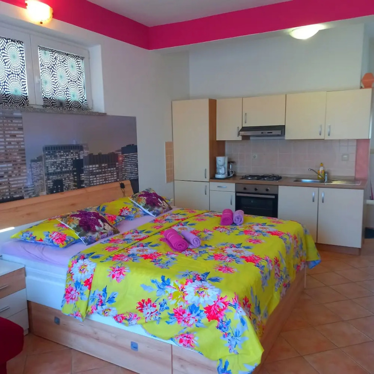 Pretty Apartment With Terrace on Island Rab