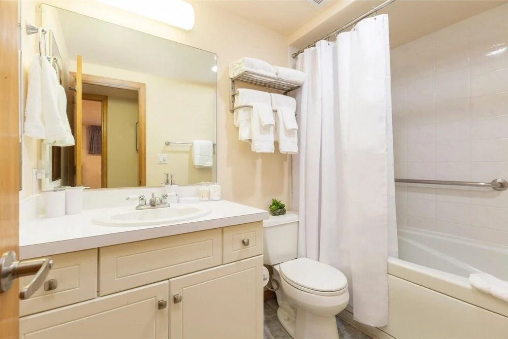 Everything You Need - 2BR Steps To Gondola
