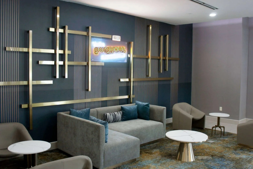 La Quinta Inn & Suites by Wyndham Manchester - Arnold AFB