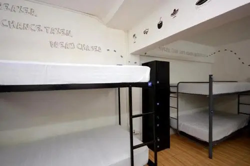 Hostel 6-15
