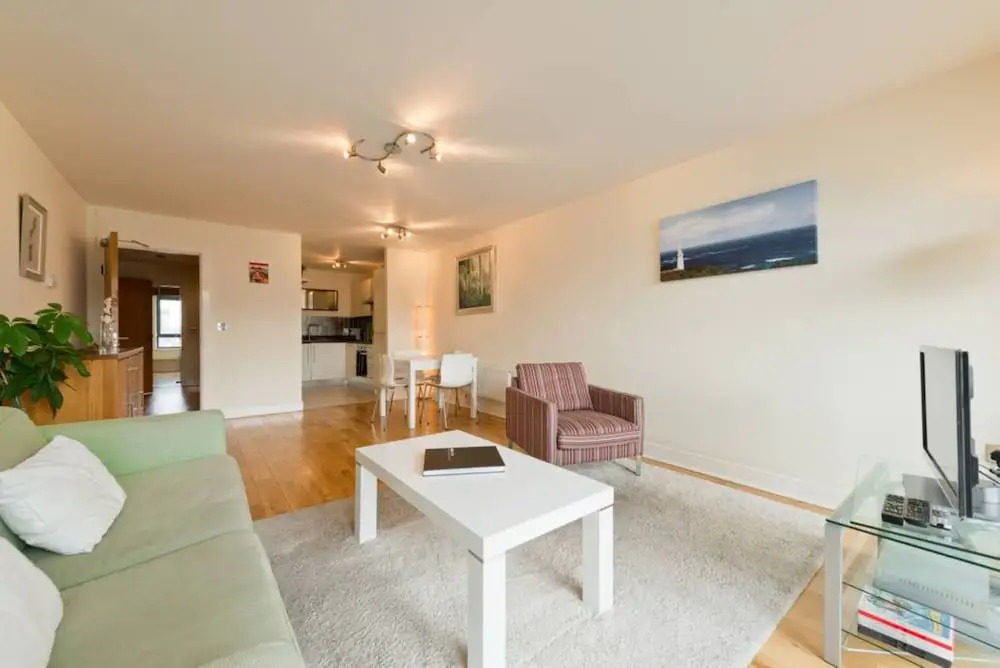 Dual-aspect 2 Bedroom Apartment