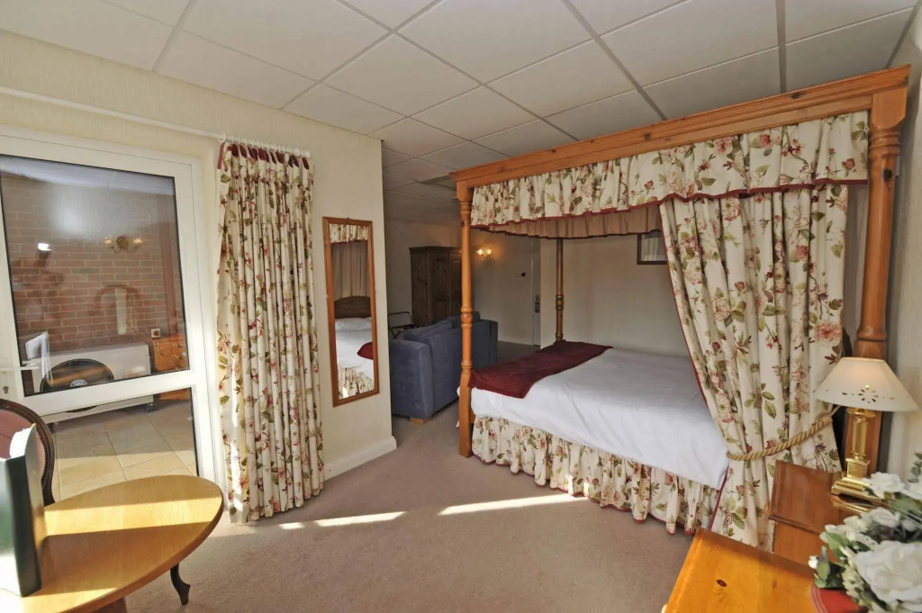 Oliver Cromwell Hotel