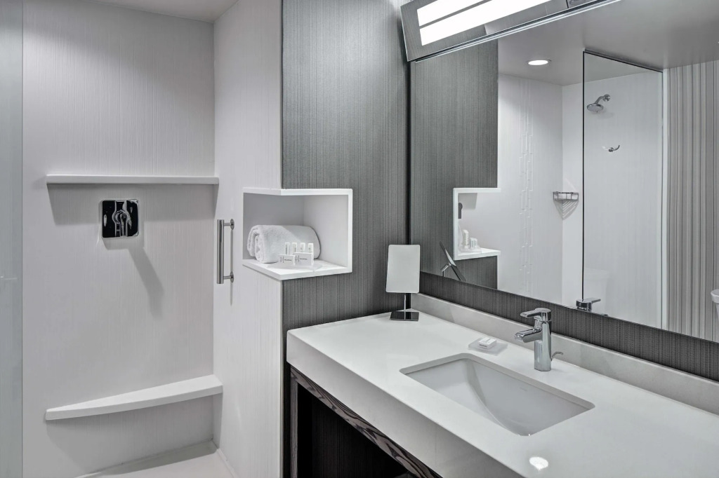 Courtyard by Marriott Appleton Riverfront