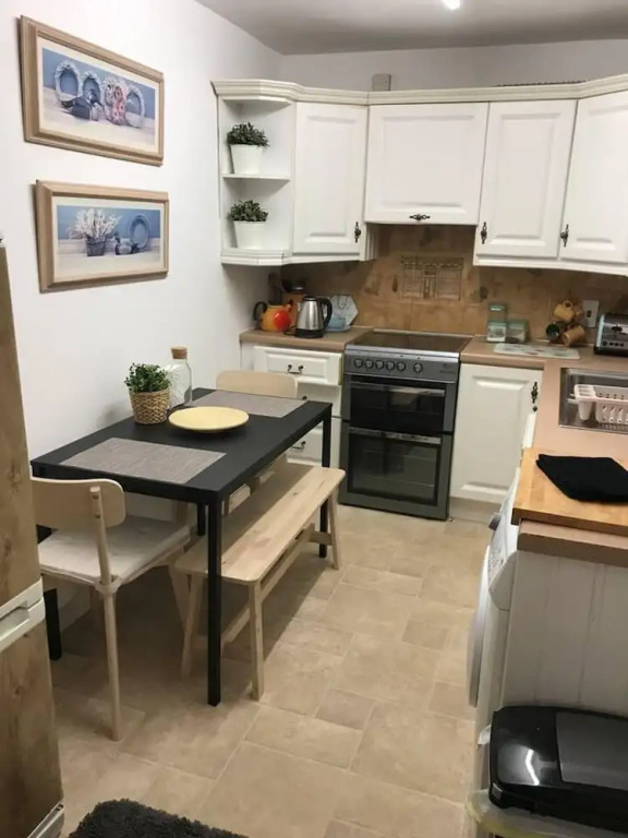 Cosy Urban 3-bedroom Terraced House in Derry