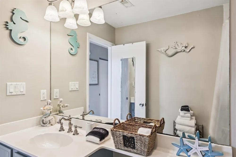 Studio With A Queen Size Bed, Twin Bed And Sofa Sleeper - Sleeps 5 0 Bedroom Condo by RedAwning