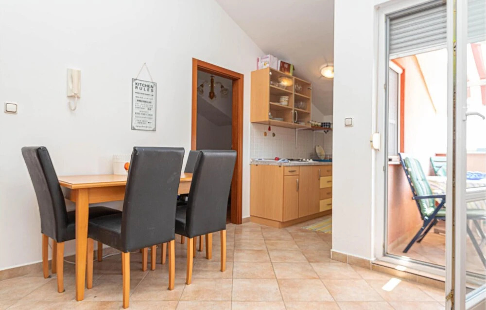Stunning Apartment in Srima With 1 Bedrooms and Wifi