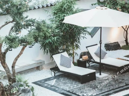 Shenglan View Sea Light Luxury Courtyard in Dali