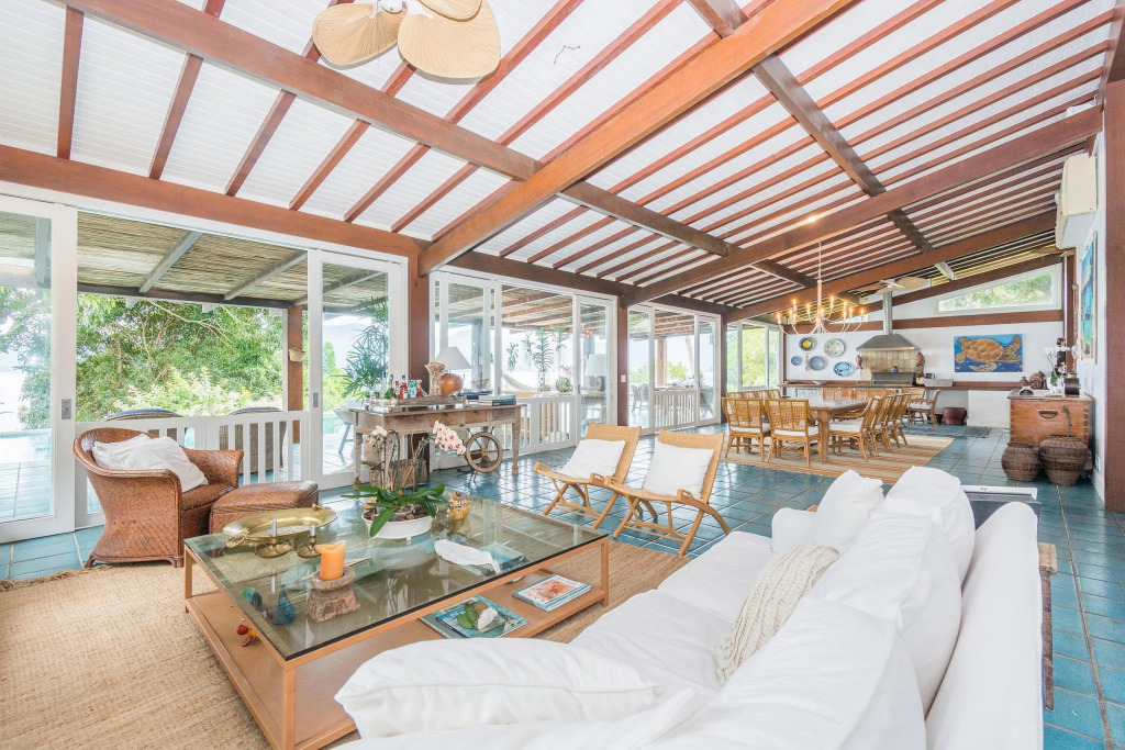 Villa Com Quinze Suítes, E Praia Privativa No Coração De Angra Dos Reis