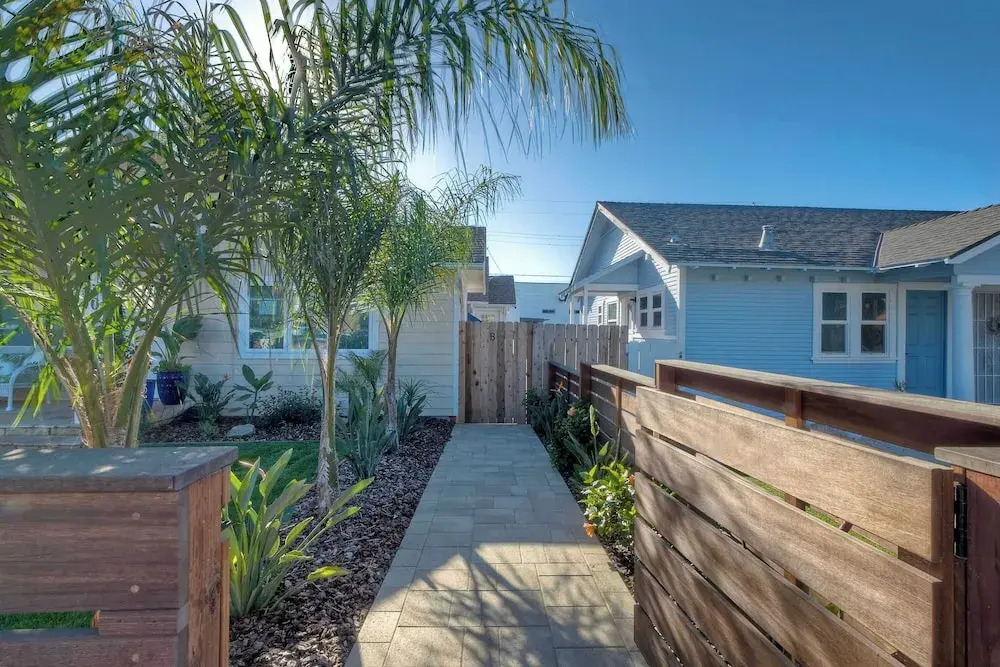 Monarch Cove - Unit B  For 2ppl