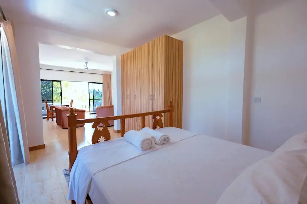 Diani Luxe Villa ,Private Suites with Kitchens, 600m from Diani Beach