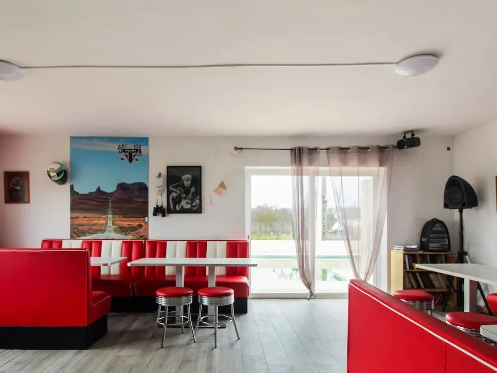 Villa in Villamuriel With Pool and Barbecue