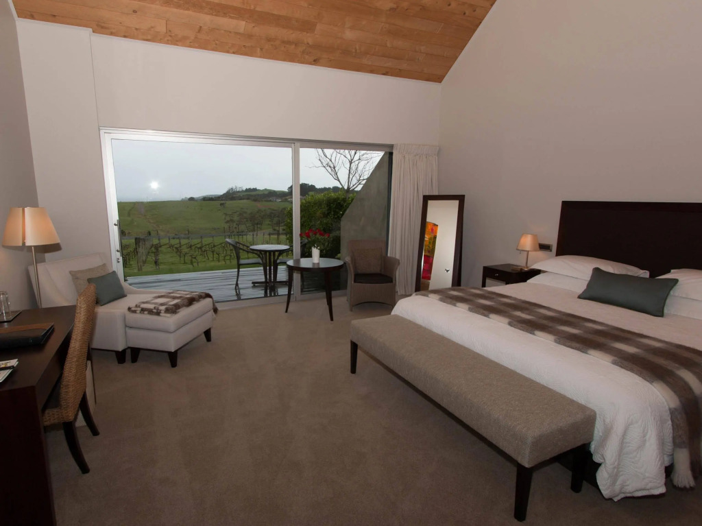 Takatu Lodge and Vineyard