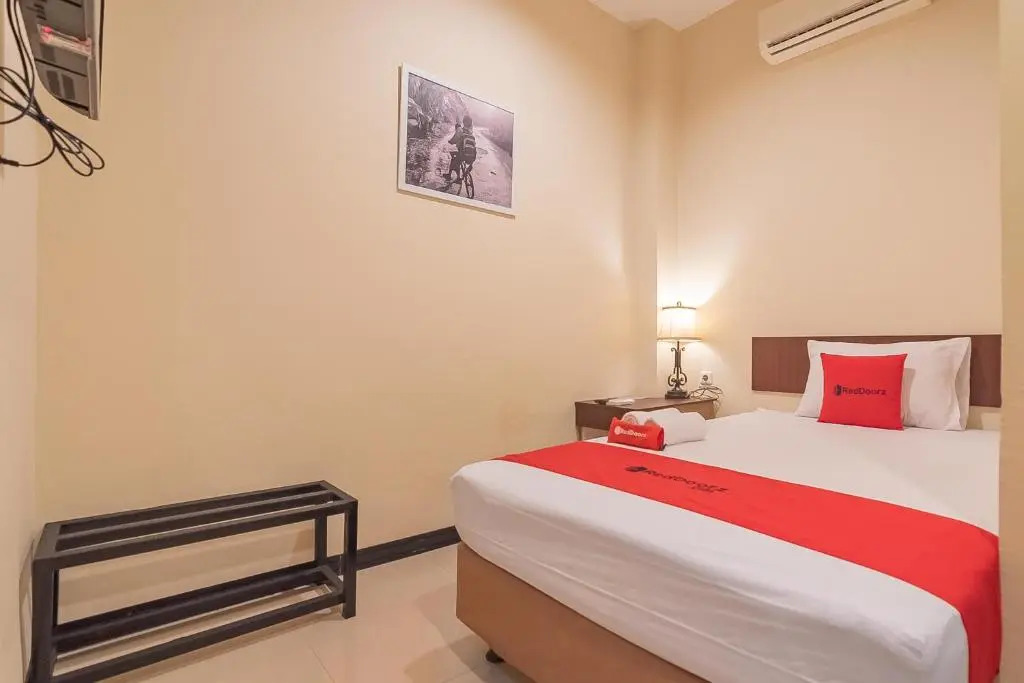 RedDoorz at H Agus Salim Street Pontianak