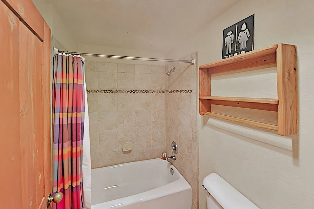 15tru5ai 3 Bedroom Condo
