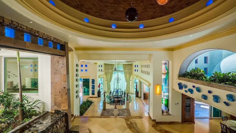 Penthouse With Amazing Views, and Luxury Throughout