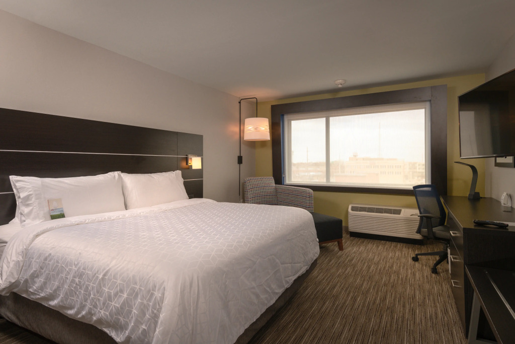 Holiday Inn Exp Stes Dtwn Arts District
