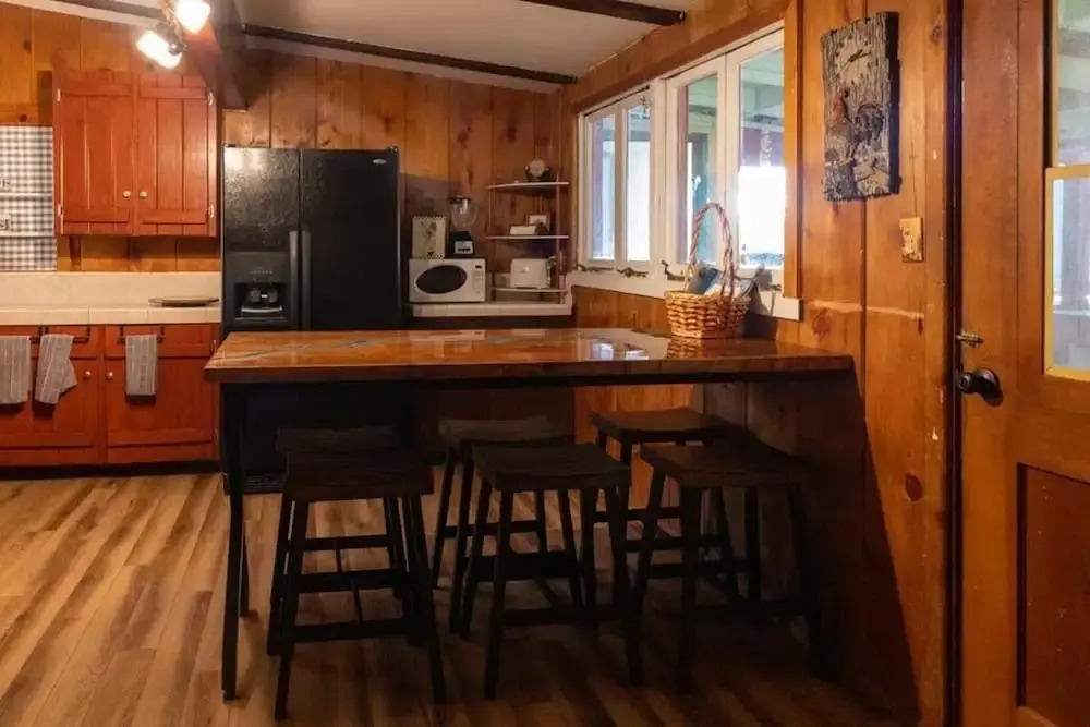 Nature's Bounty Cabin: Explore, Relax, Reconnect 3 Bedroom Home by RedAwning