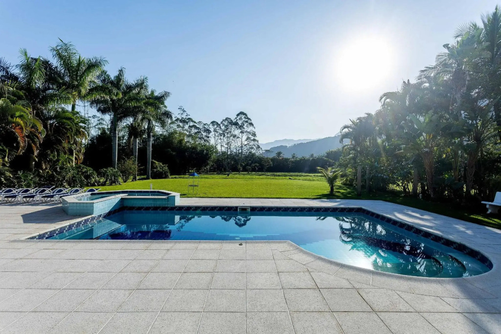 Casa alto padrão com piscina no condomínio Costa Verde da Tabatinga, próxima da praia