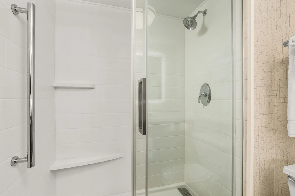 Holiday Inn Express & Suites Tacoma by IHG