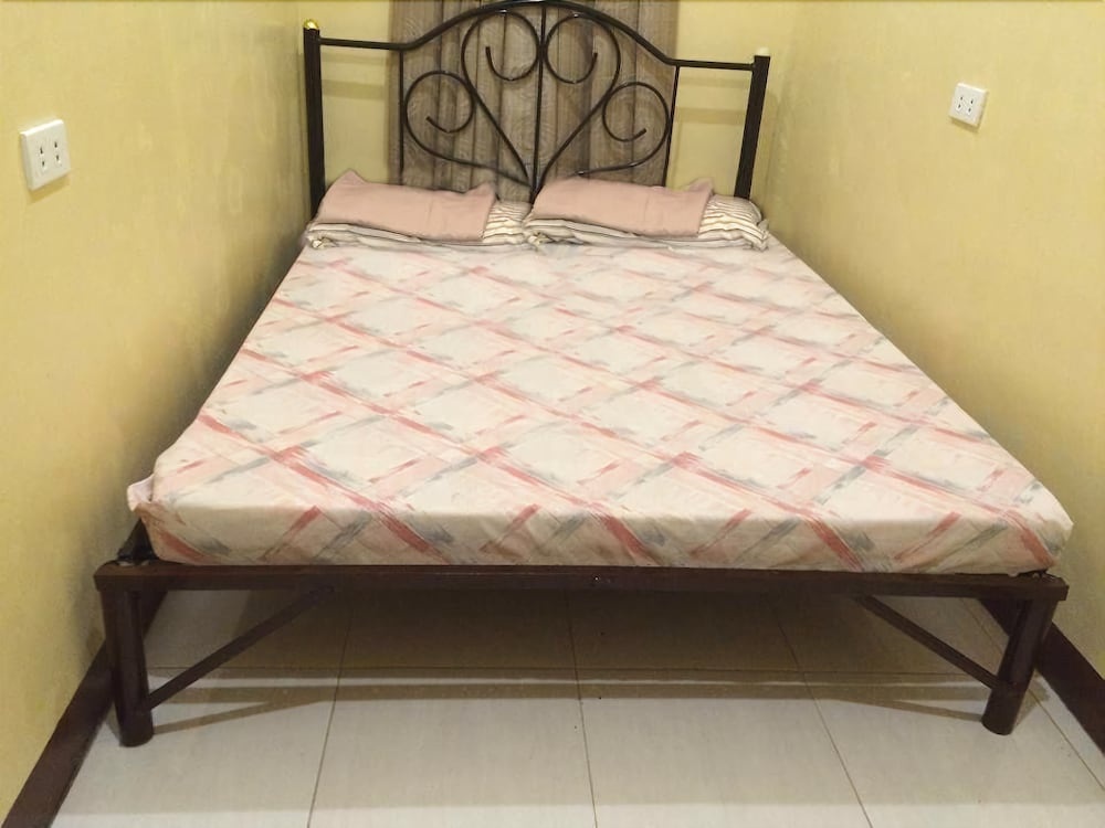 Garces Budget Apartelle
