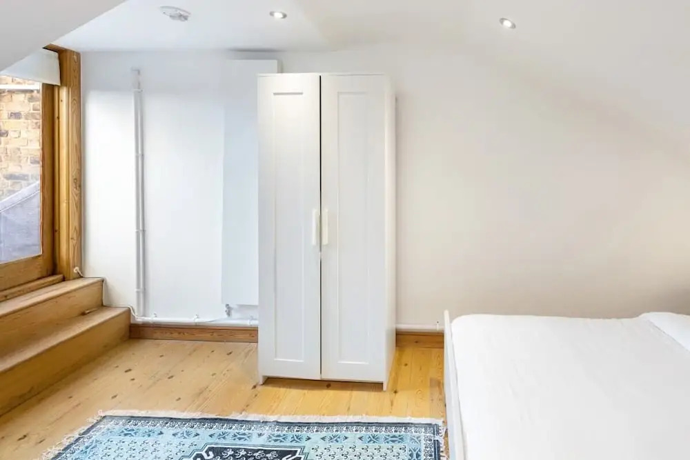 Modern & Cosy Three Bedroom Apartment in Queen's Park