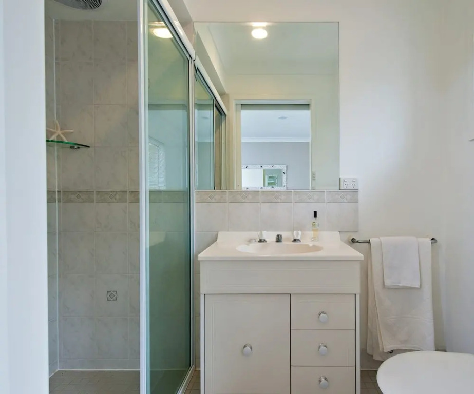 Rocky Point Road, Fantasea, 3, 75
