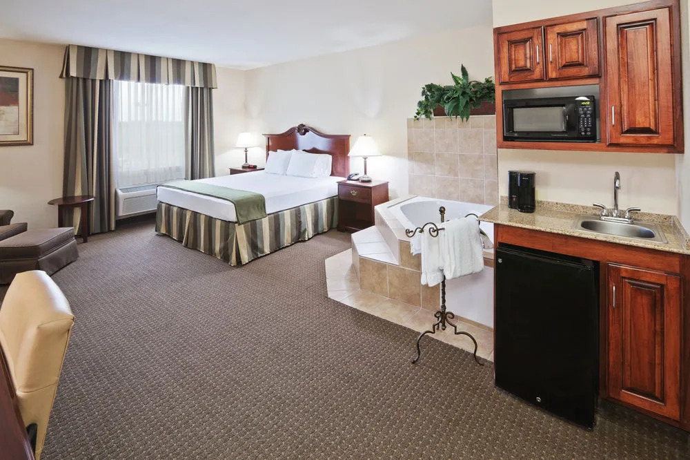 Holiday Inn Express Hotel & Suites Woodward Hwy 270 by IHG