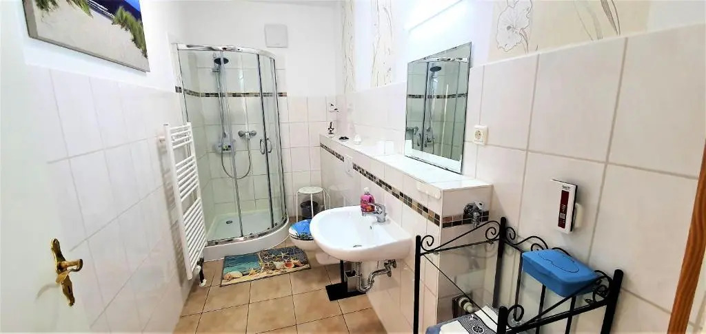 Fewo Traum, 4-Sterne Ferienwohnungen mit Swimmingpool und Whirlpool, 500m bis zum Achterwasser mit Badestrand