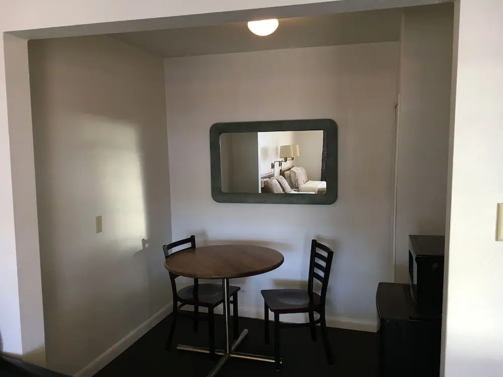 Kim's Oasis Motel